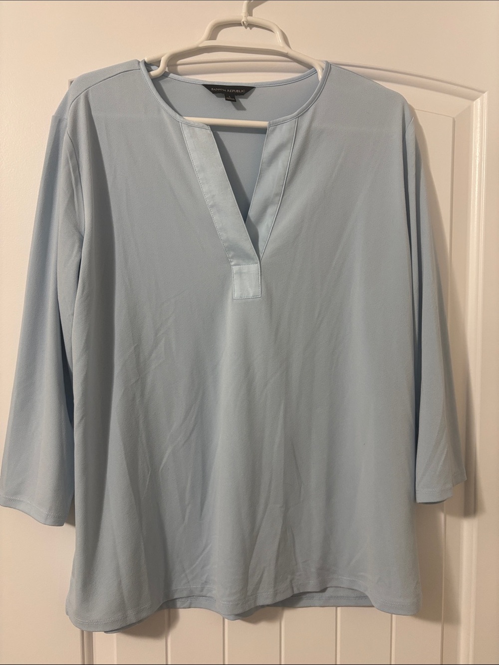❗️5/$25 ❗️ Banana Republic Pale Blue Split-Neck 3/4 Sleeve Blouse